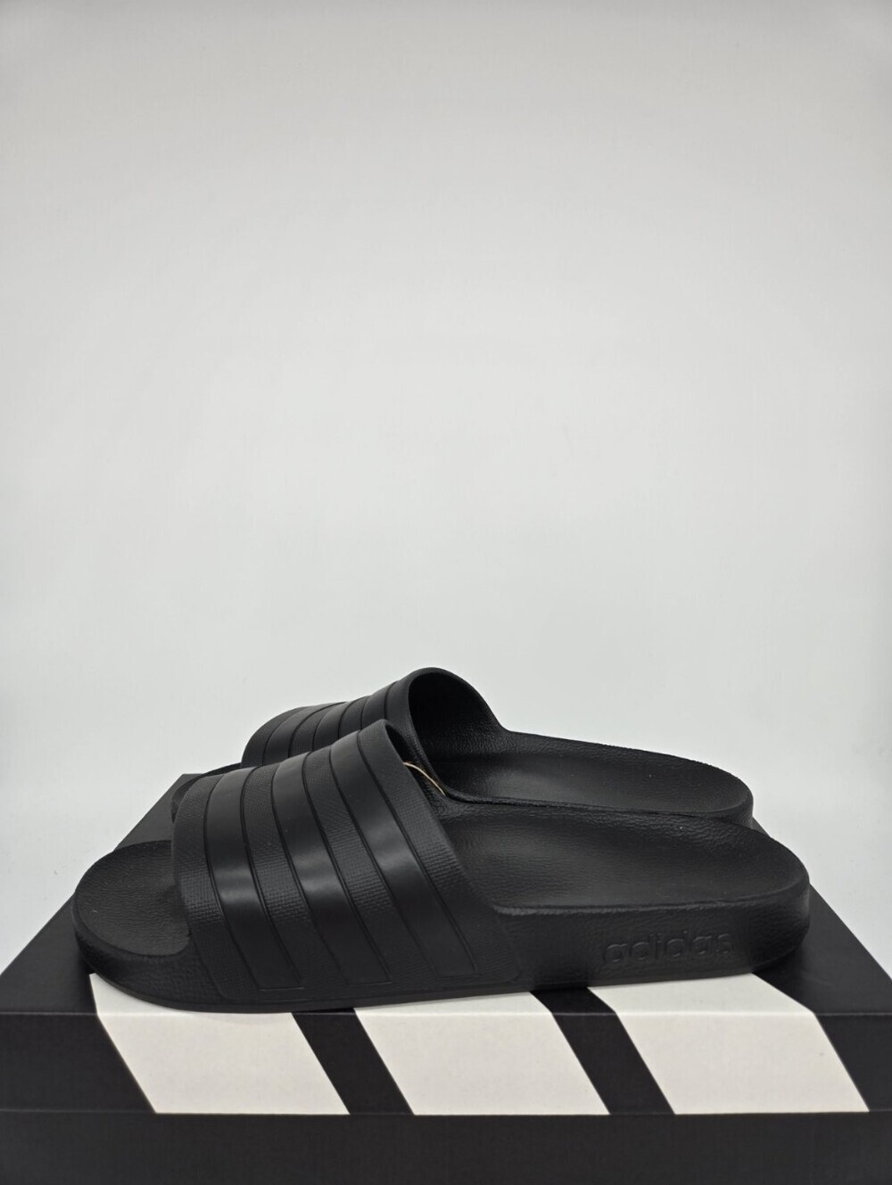 Adilette Men's Aqua Slides F35550 Triple Core Black Shoes Size 11 - Picture 1 of 7